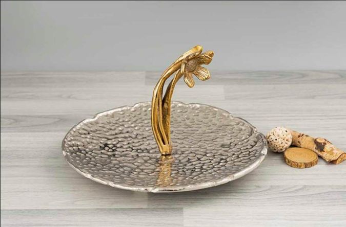 <span style="margin: 0px 0px 5px 0px; font-weight: 600; color:#81655d;">Item #: AR-CS002</span><br />Cake Stand
